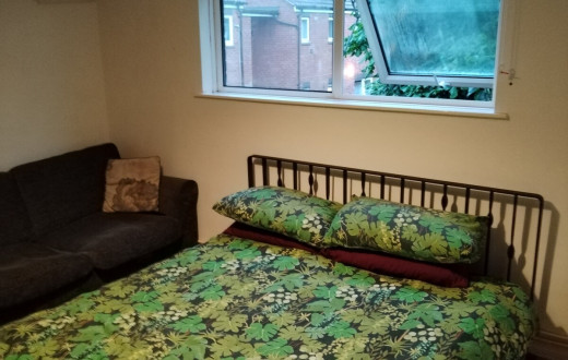kingsize  bed room for maximum 2 people