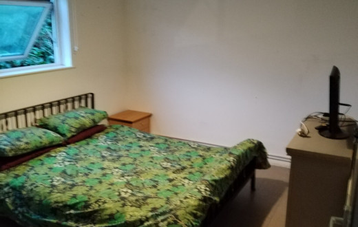 kingsize  bed room for maximum 2 people