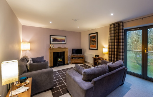 Cosy and romantic home on the shores of Loch Ness!