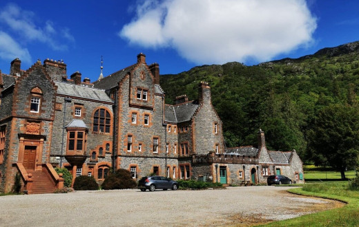 Fabulous 5 bedroom apartment in Baronial Mansion