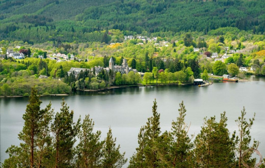 TWO BEDROOM APARTMENT ON THE SHORES OF LOCH NESS