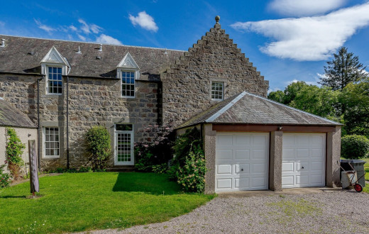 yet within easy reach of Aberdeen and major roads. \n\""Cottage\"" massively undersells it though - it's the end of a mansion more like