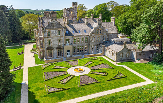 The Arthur Suite Stone Cross Mansion