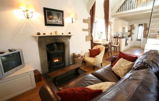 Welsh Gatehouse: Historical Castle with EV Charger